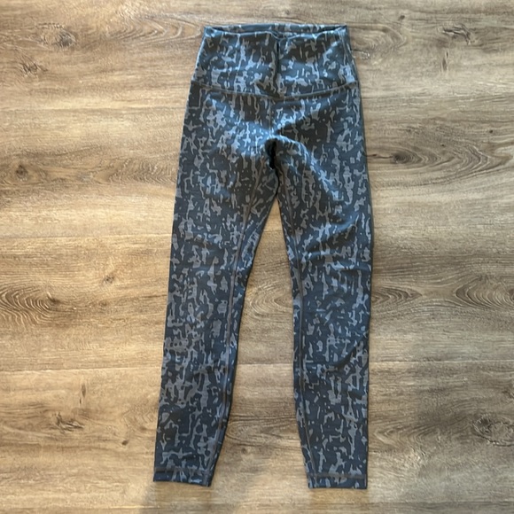 Lululemon Wunder Train High Rise Tight - 25" - Picture 1 of 5